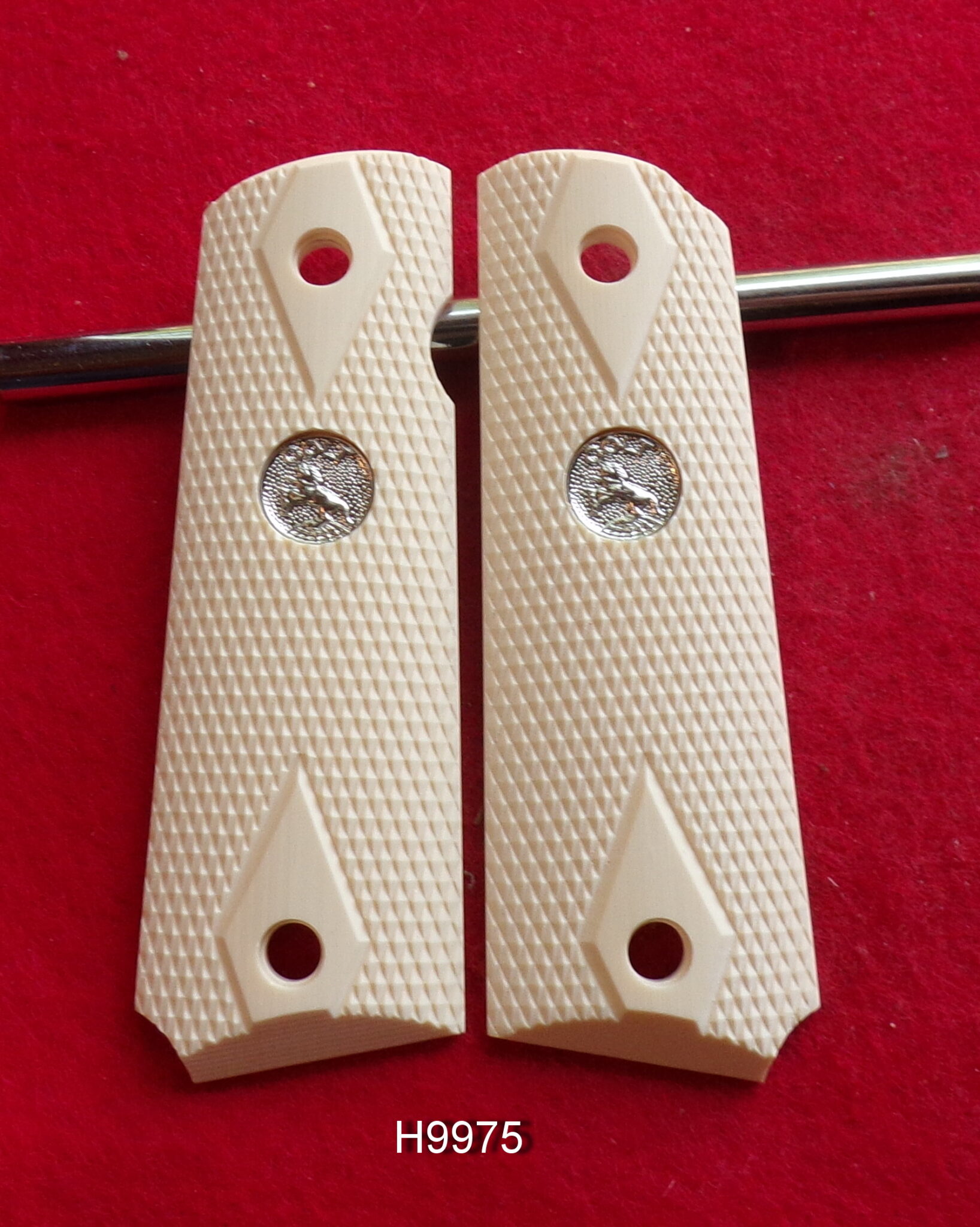 Checkered Imitation Ivory Grips Wsilver Colt Medallions For Colt 1911 Government Models Copy 4655